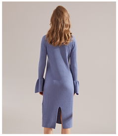 施悦名2018秋冬高领荷叶袖针织连衣裙 修身显瘦的时尚之选