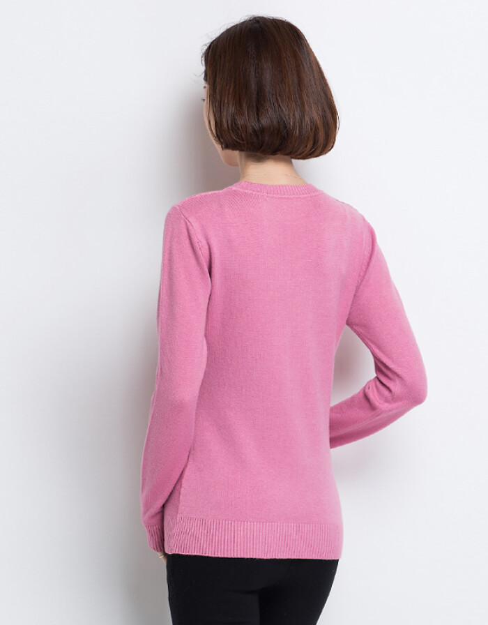 桑简针织衫 秋日温柔风尚，皮粉圆领毛衣的时尚魅力